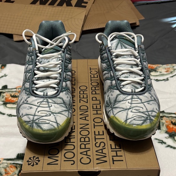Nike White and Gray Sneakers with Green Accents - Picture 1 of 8